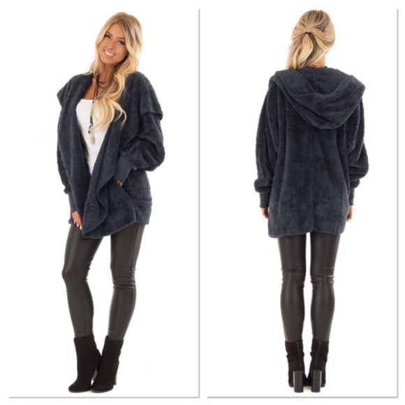 LAST! Navy faux fur Sherpa blanket hooded cardigan - Picture 4 of 8